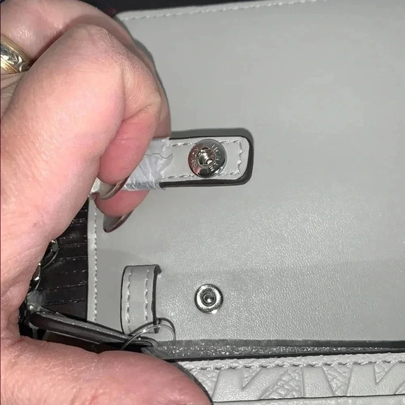 MICHAEL KORS JET SET ITEM LG WALLET ON A CHAIN - Picture 12 of 13